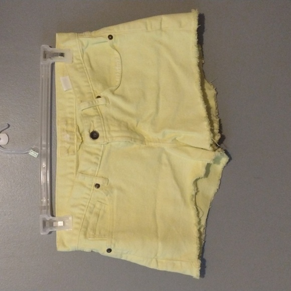 Lucky Brand Riley Denim Cutoff Shorts Womens SZ 6/28 Yellow - Picture 2 of 13